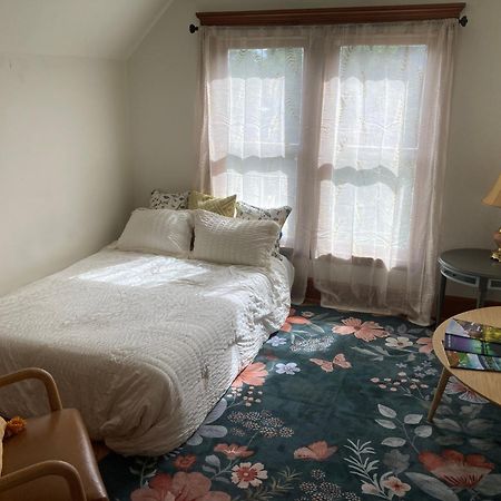Victorian Guest Getaway-20Mins To Glacier National Park-10Mins To Airport! Колумбія-Фоллс Екстер'єр фото