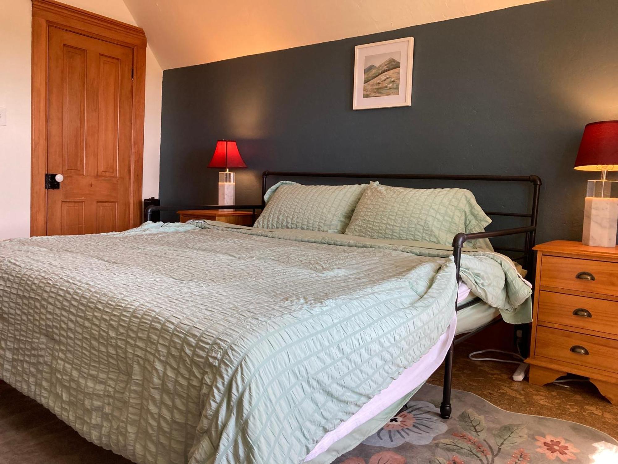 Victorian Guest Getaway-20Mins To Glacier National Park-10Mins To Airport! Колумбія-Фоллс Екстер'єр фото